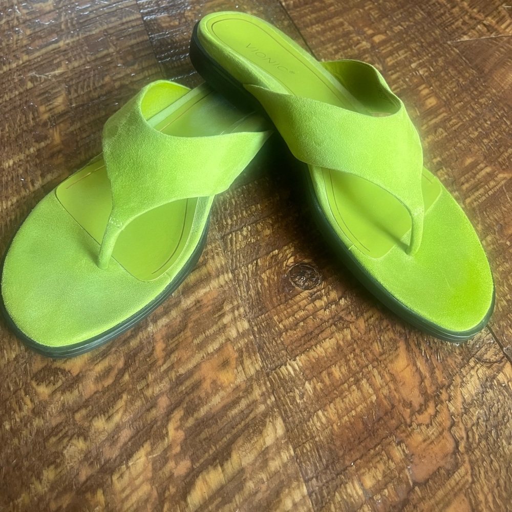 Vionic Women's Fun Bright Green Sandals